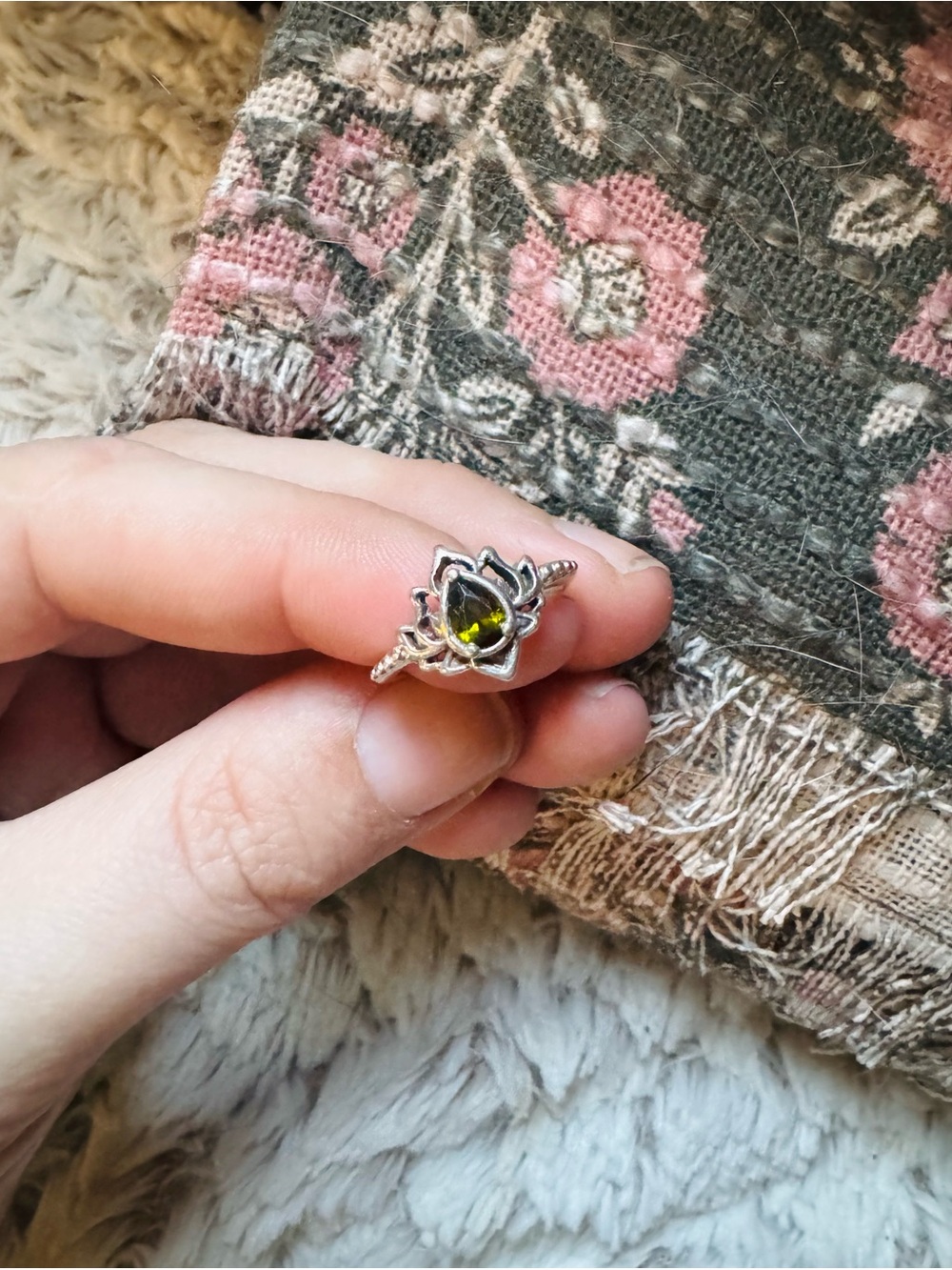 VTG emerald gem 💎 set in lotus RING 💍